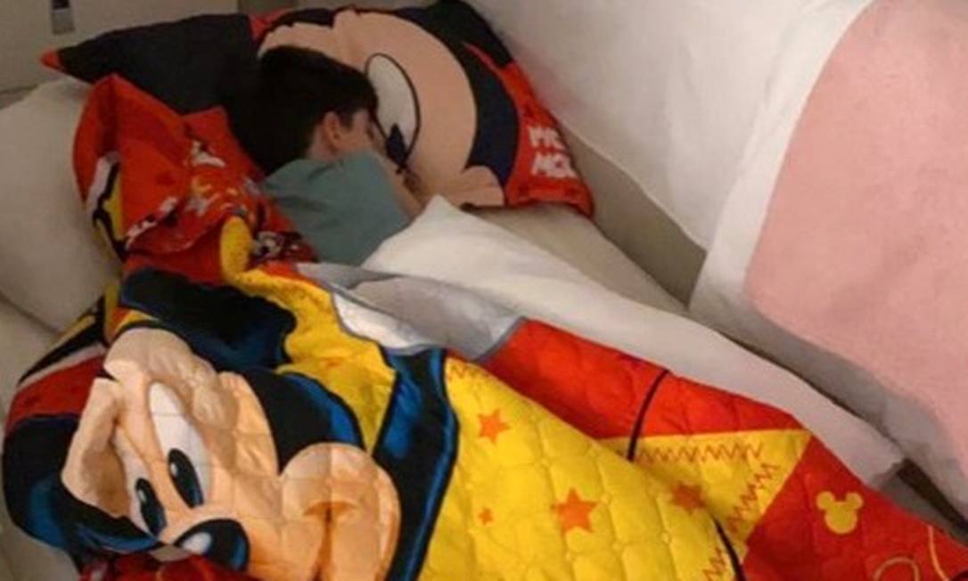 Henry Borel, 4 anos, dormia no chão do quarto de casal de Dr. Jairinho e sua mãe, Monique