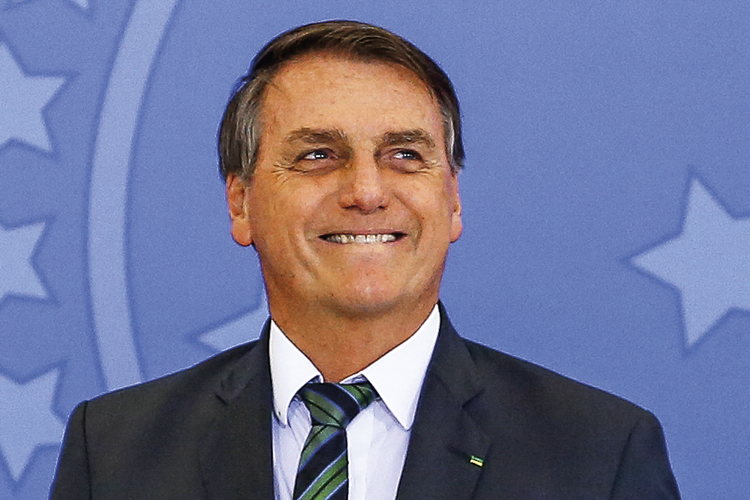 Bolsonaro diz que usou 2,3 mi em férias porque destruir um país cansa