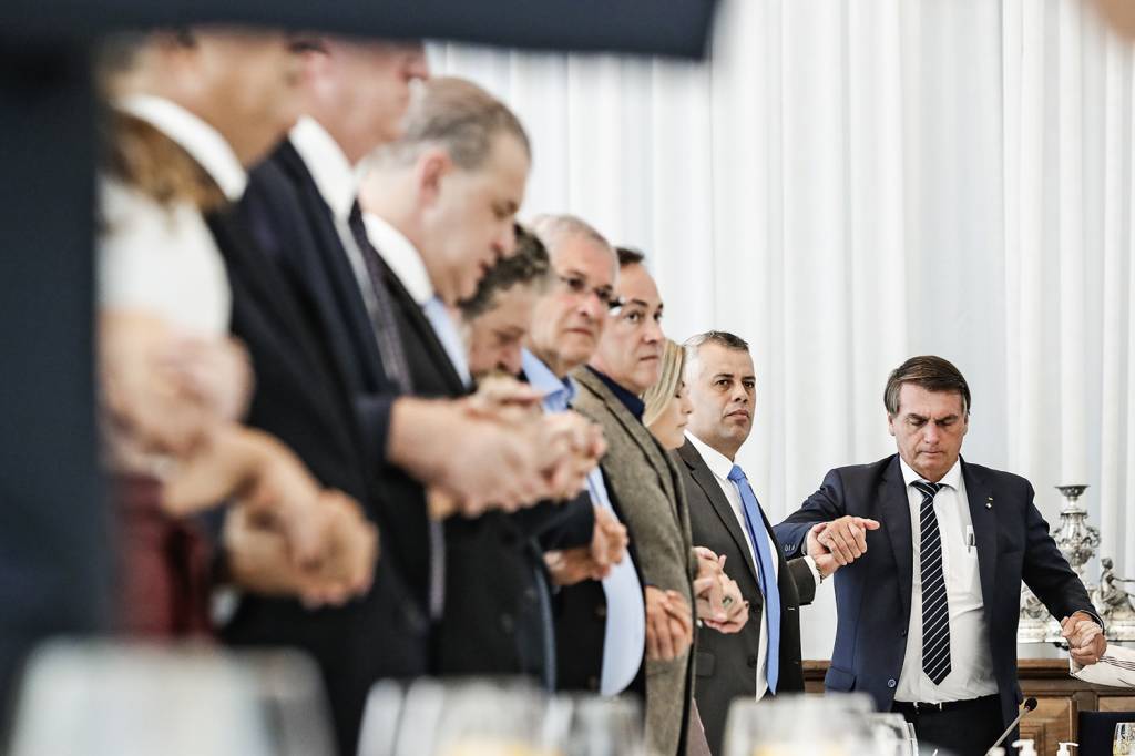 JAIR-BOLSONARO-EVANGELICOS-2021-1-(29).jpg COBRANÇA - Jair Bolsonaro com deputados evangélicos: a frente parlamentar pressiona pelo cumprimento de promessa -