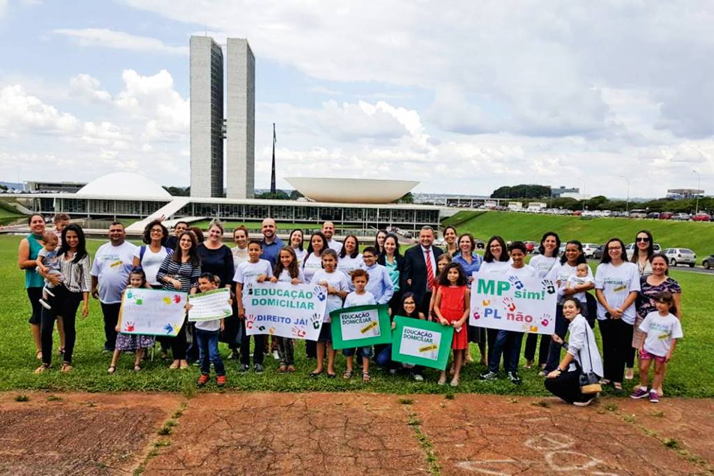 COBRANÇA - Manifestação pela educação doméstica em frente ao Congresso: promessa bolsonarista -