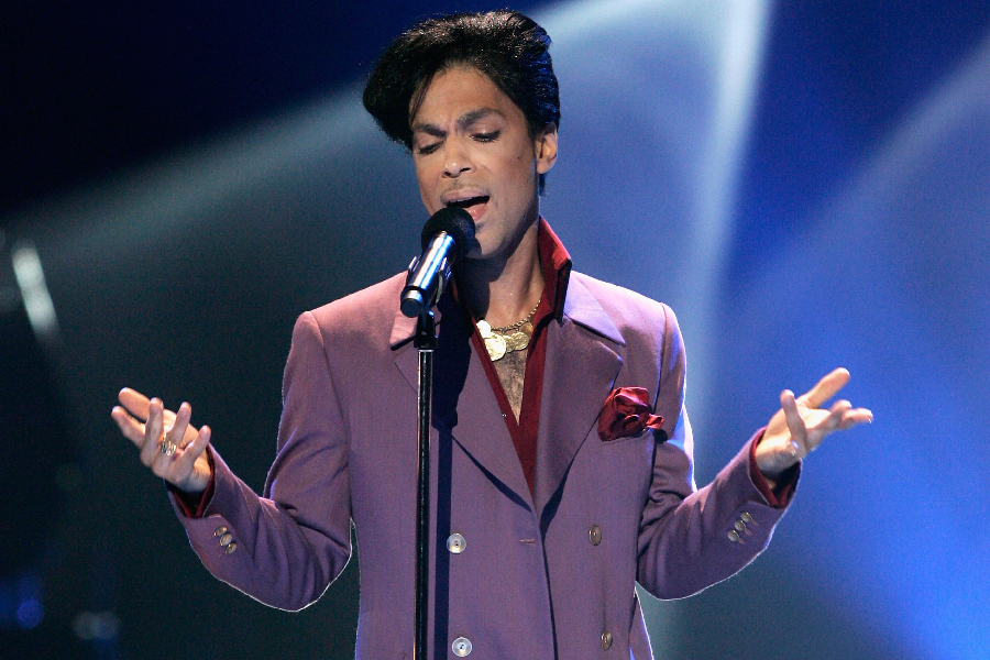 Prince em performance durante o American Idol, em 2006.