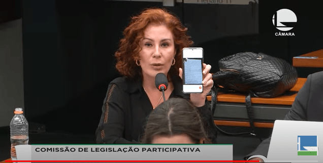 A deputada federal Carla Zambelli critica Alexandre de Moraes em sessão na Câmara
