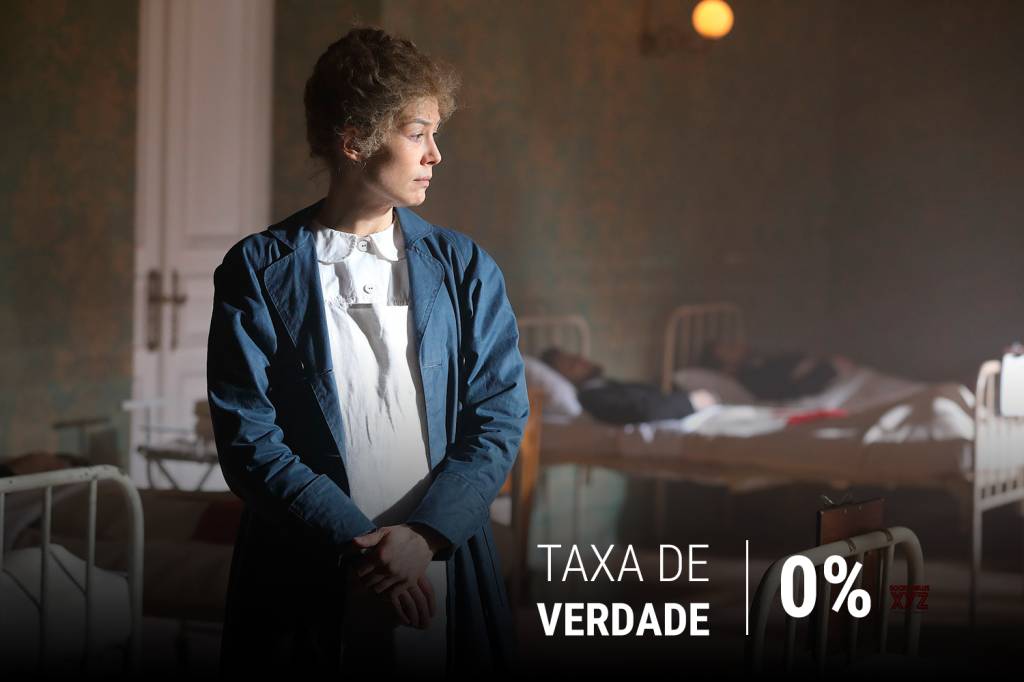 é tudo história Como forma de reforçar a ligação de Marie com a Polônia, o filme imagina que ela tem uma verdadeira fobia de hospitais