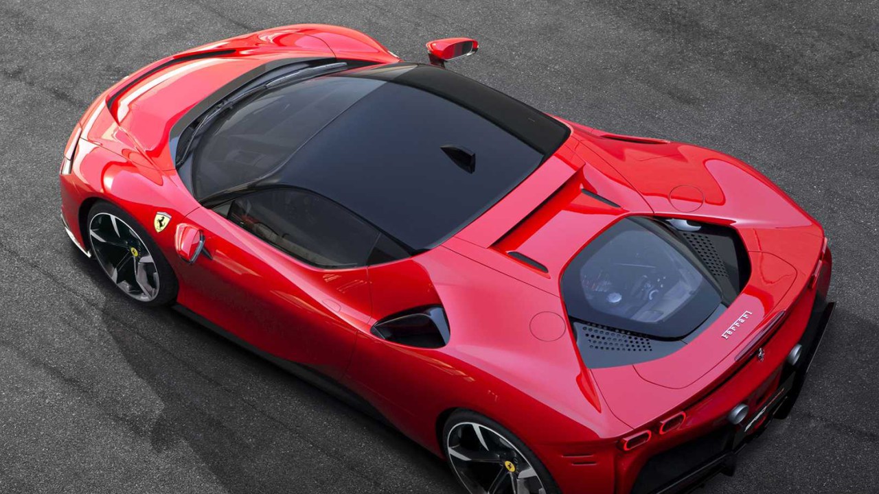 O modelo híbrido "Ferrari SF90 Stradale" da marca italiana -