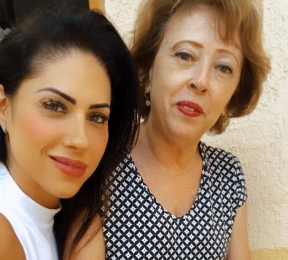 Monique Medeiros e a mãe, Rosângela: a avó sabia das agressões, mas nada mencionou às autoridades