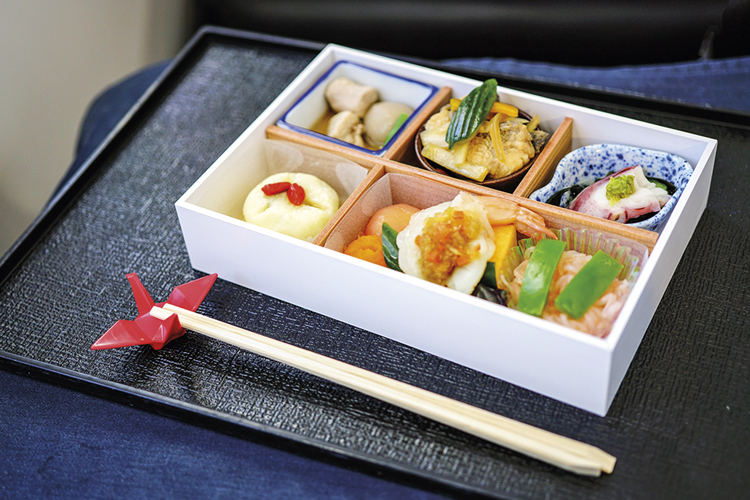JAL - Caixa bentô de culinária japonesa: receita saborosa do chef Daisuke Hayashi -
