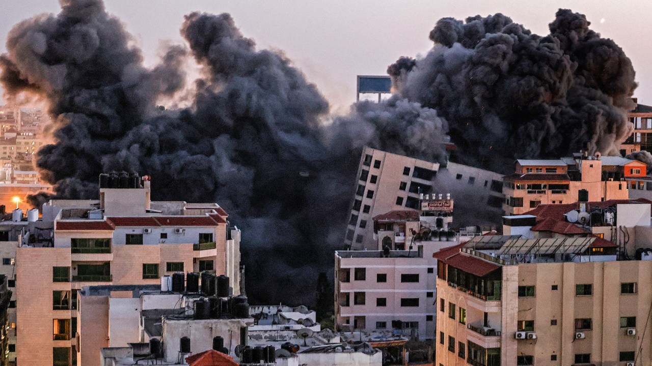 REAÇÃO - Israel bombardeia Gaza: resposta aos lançamentos de foguetes do Hamas -