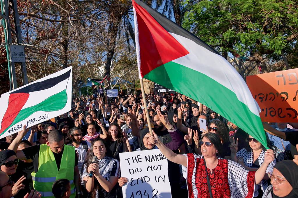 TENSÃO - Árabes-israelenses protestam em Jaffa: fim da convivência tranquila -