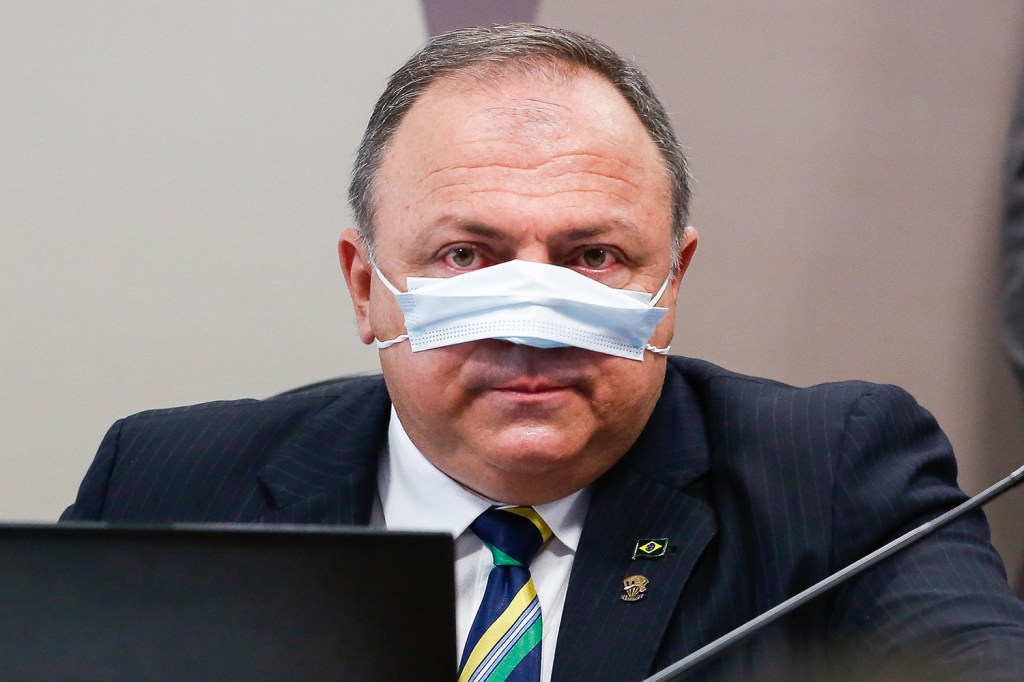 O ex-ministro da Saúde Eduardo Pazuello durante depoimento à CPI da Pandemia -