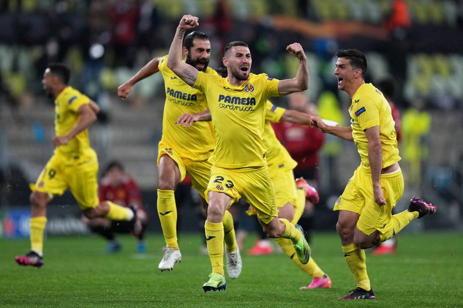 Jogadores do Villareal comemoram o título da Europa League sobre o Manchester United -
