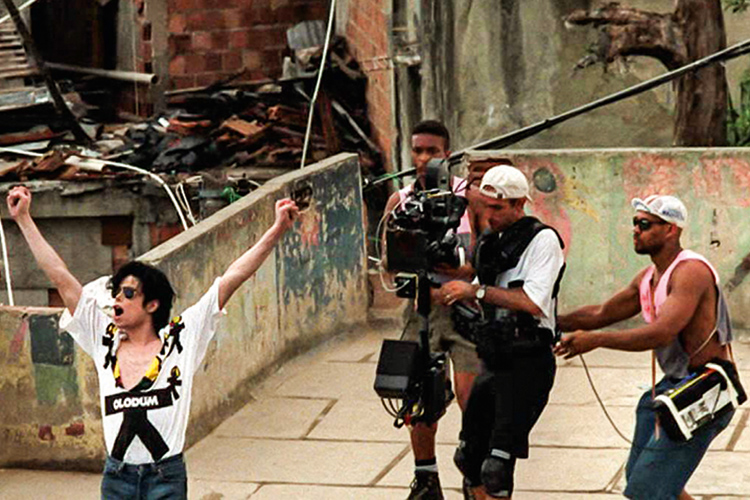 MICHAEL JACKSON - Morro Dona Marta: orgulho de mostrar “nossa favela” -