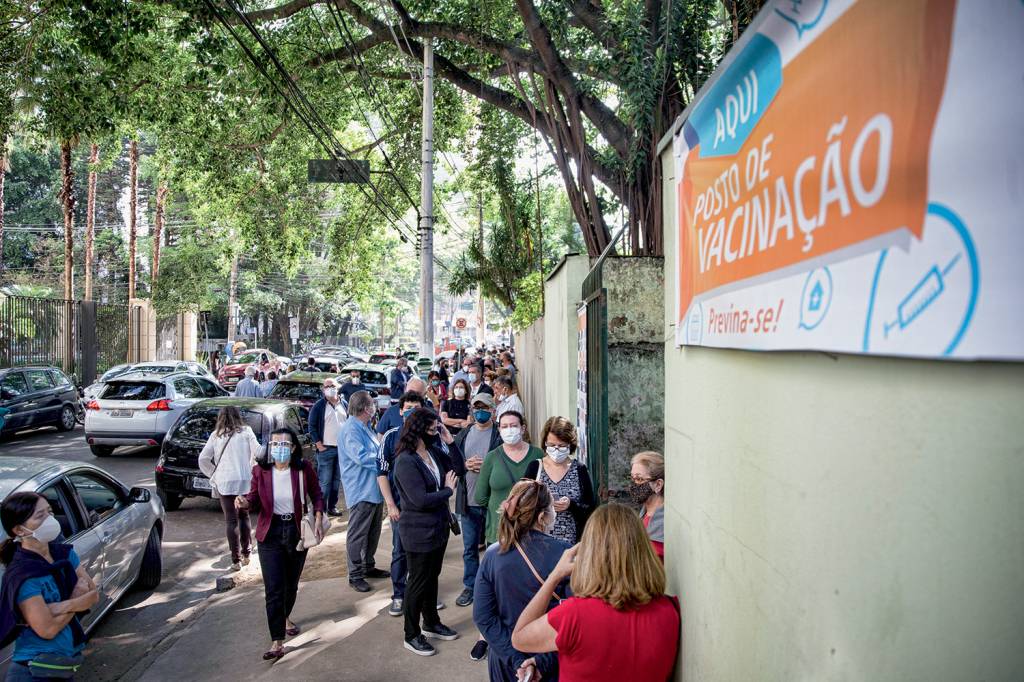 Vacinação contra a Covid-19 **ATENÇÃO**NÃO REUTILIZAR ESTA IMAGEM, SUJEITO A COBRANÇA POR USO INDEVIDO**FOTO EXCLUSIVA PARA A UTILIZAÇÃO APENAS NA REVISTA VEJA**