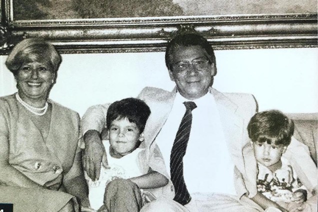 Bruno Covas ao lado da família, em 1985 -