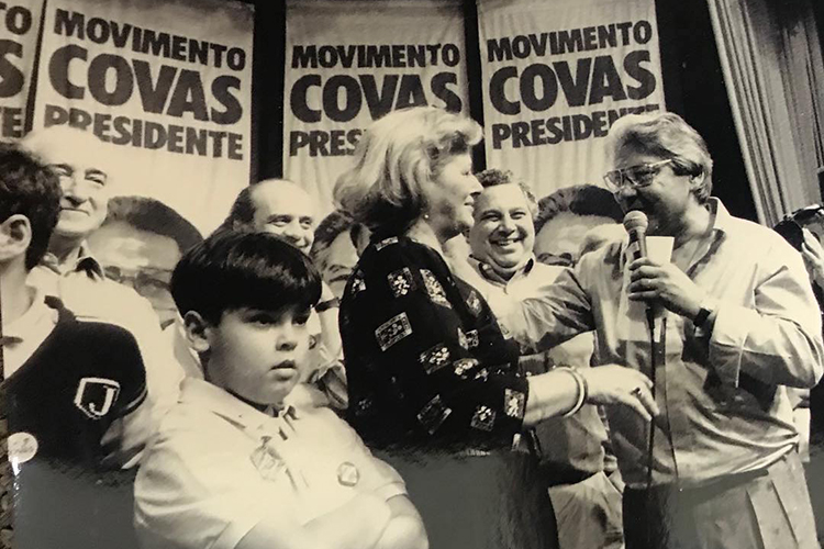 Bruno ainda criança, ao lado de Mario Covas durante campanha presidencial, em 1989 -