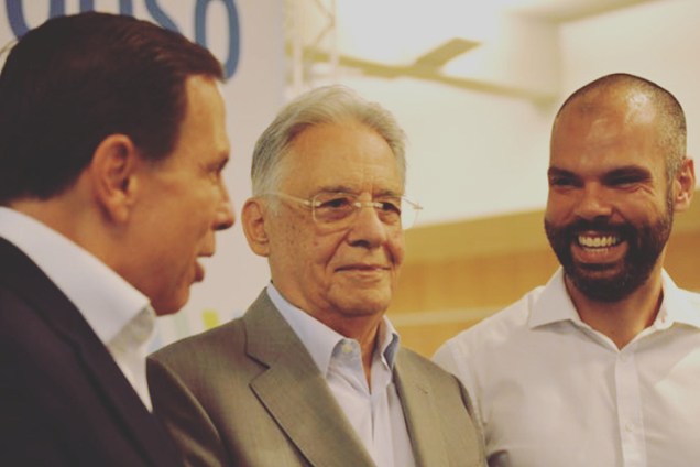 Bruno Covas, ao lado de João Doria e Fernando Henrique Cardoso, em 2018 -