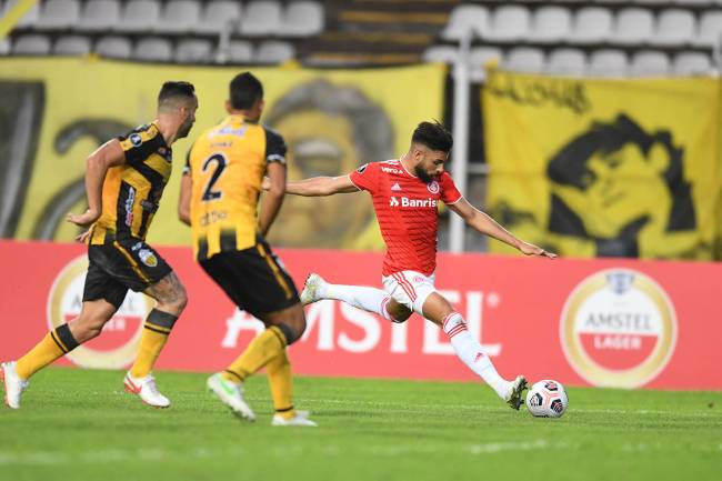 Yuri Alberto, do Internacional, durante partida contra o Deportivo Táchira, na Venezuela -