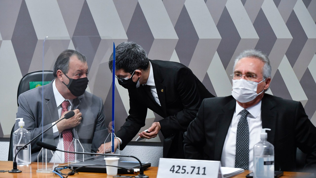 Os senadores Omar Aziz, Randolfe Rodrigues e Renan Calheiros durante a CPI da Covid, em Brasília -