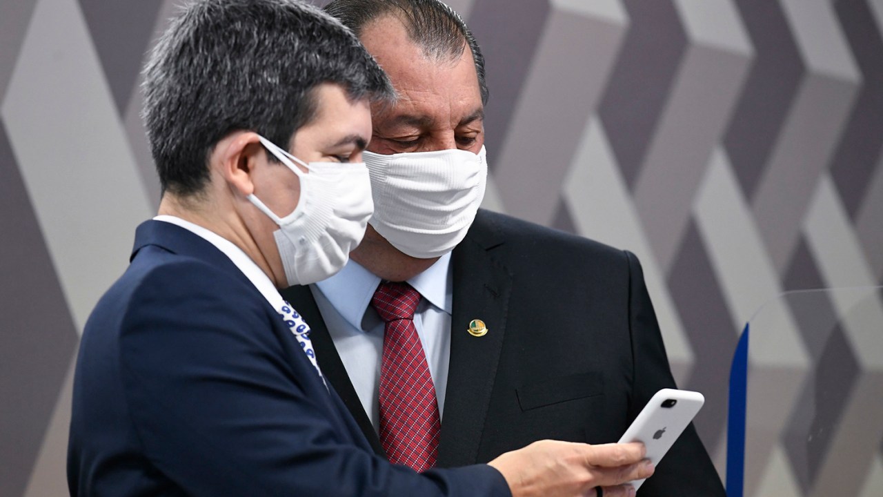 O senador Randolfe Rodrigues e Omar Aziz durante a CPI da Pandemia -