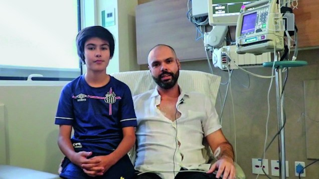 Bruno Covas, com filho no hospital, enquanto passava pela 1ª quimioterapia -