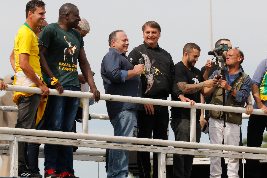 Pazuello avisou Exército que iria a ato com Bolsonaro, mostra processo