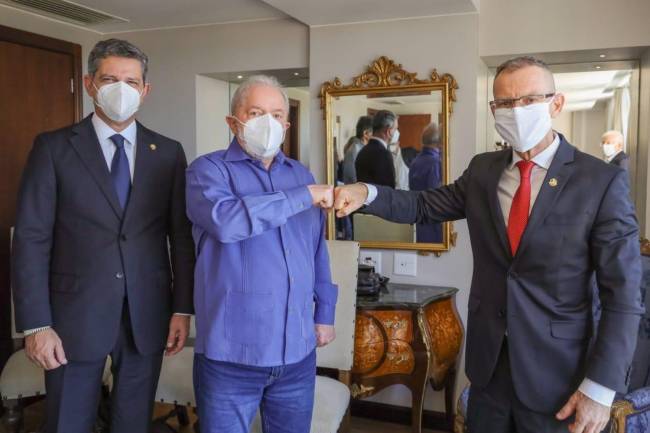 Lula, Fabiano Contarato e Rogério Carvalho Lula posou para uma foto com o senador Fabiano Contarato (Rede-ES) ao lado do também senador Rogério Carvalho (PT-SE) -