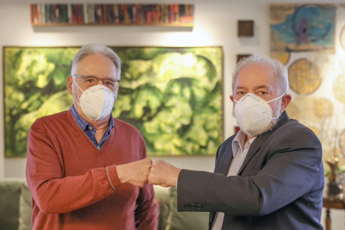 Os ex-presidentes Fernando Henrique Cardoso e Luiz Inácio Lula da Silva -