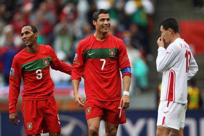 Liedson e Cristiano Ronaldo juntos por Portugal na Copa do Mundo de 2010, na África do Sul -