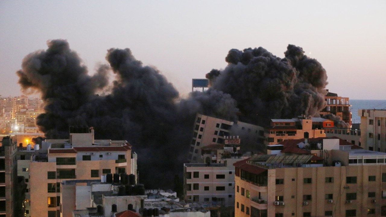 Bombardeio atinge a Faixa de Gaza nesta terça-feira (11)