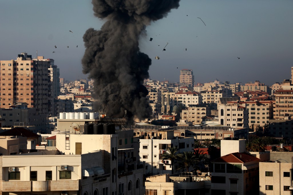 Bombardeio israelense atinge Gaza neste sábado (15)