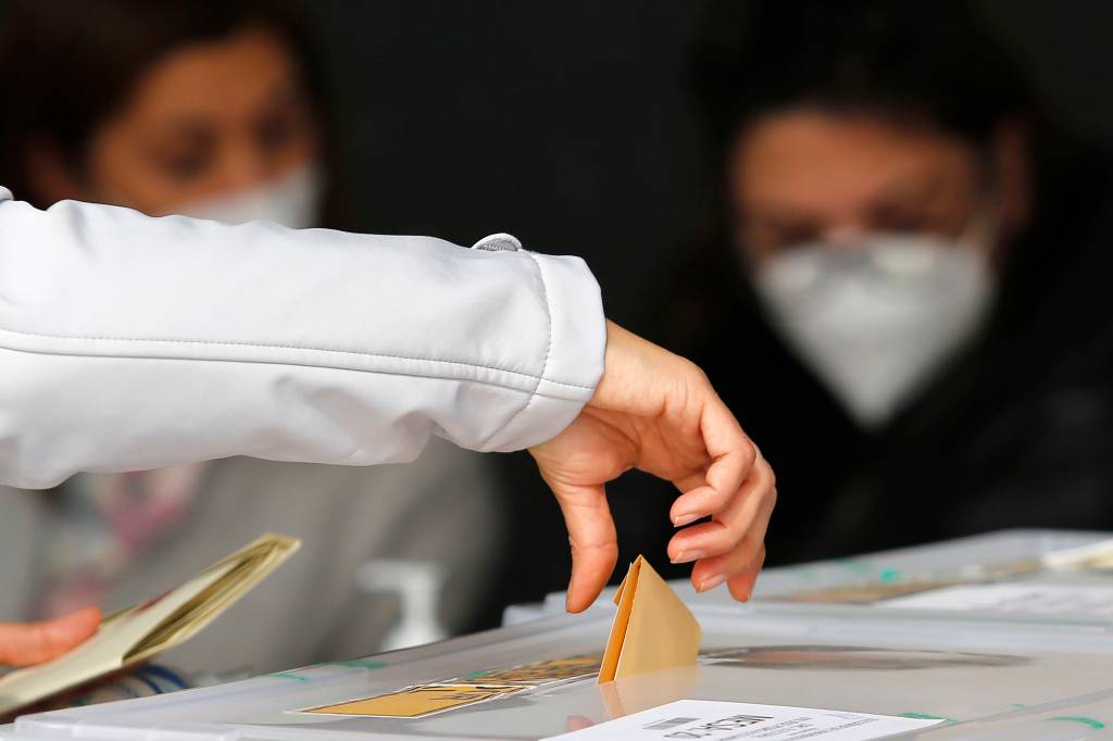 Eleição para Constituinte no Chile marca derrota de partidos governistas