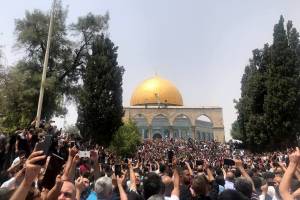 Confusão durante reza na Mesquita de Al Aqsa, em Jerusalém