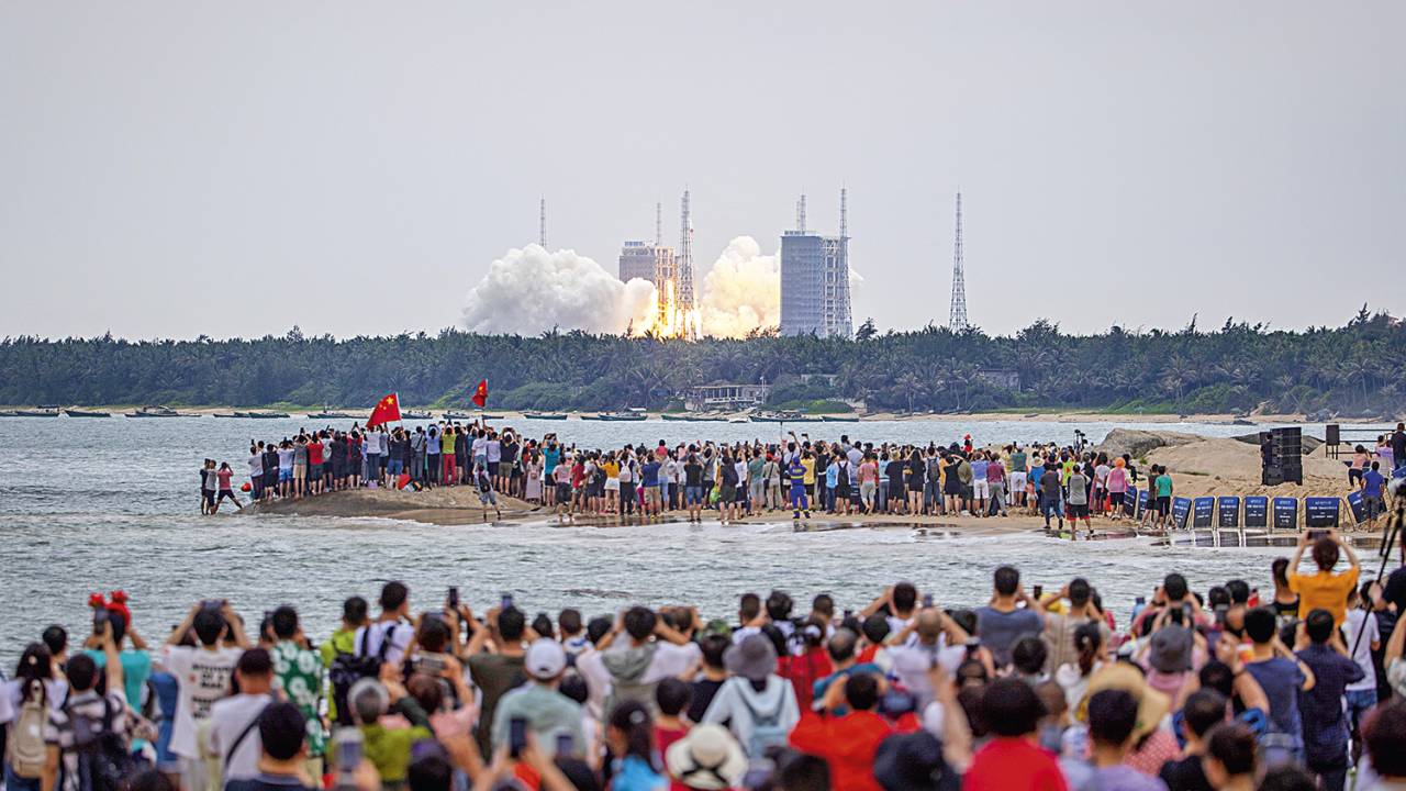 LANÇAMENTO - Base de Wenchang: a multidão em festa celebra a estação espacial -