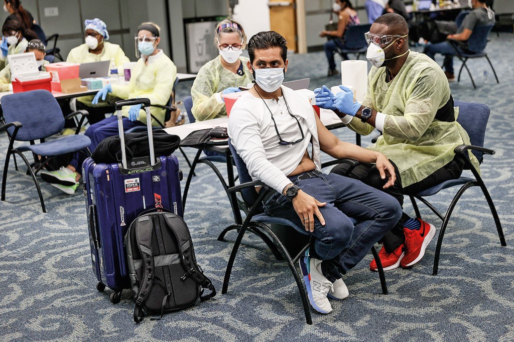 CHEGOU, LEVOU - Aeroporto de Miami: o imunizante agora é oferecido assim que o passageiro desembarca na cidade -