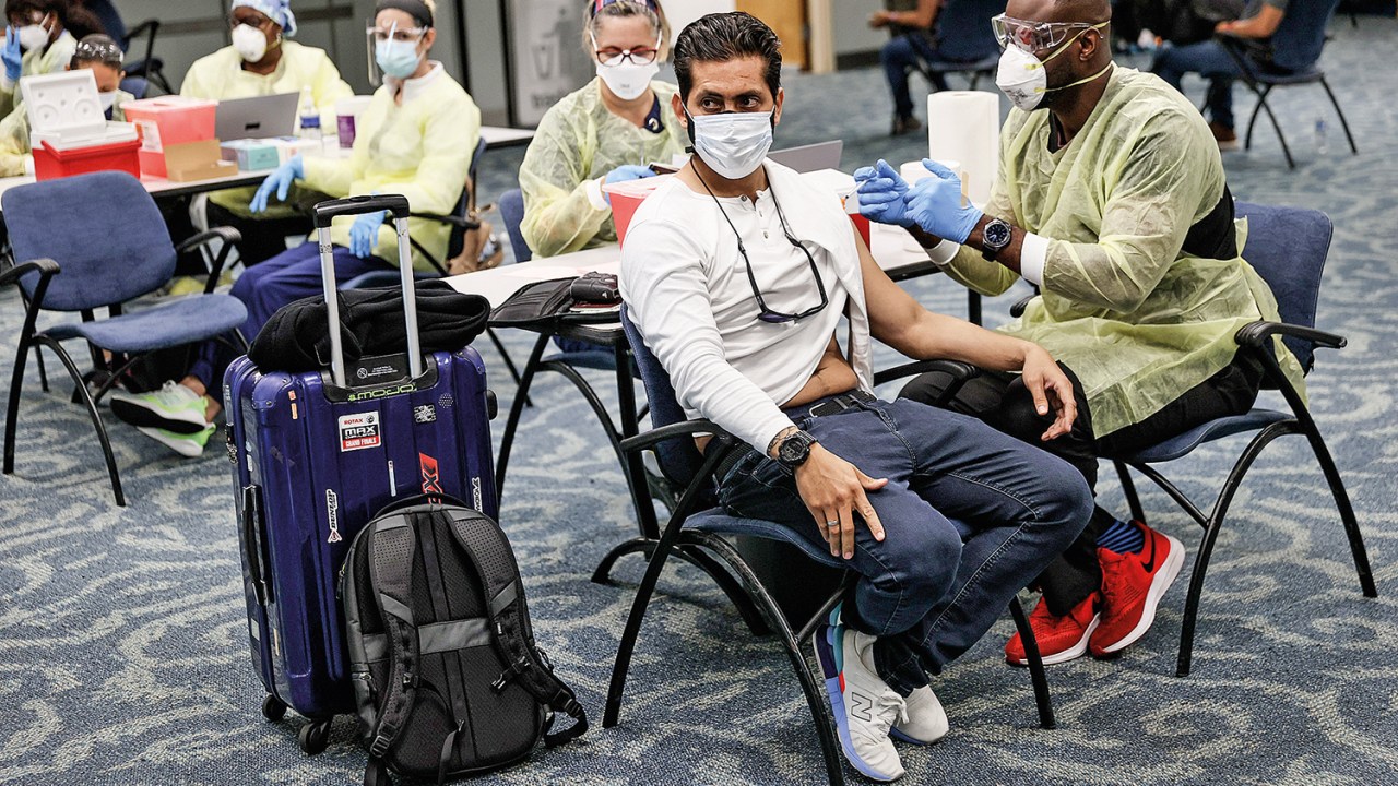 CHEGOU, LEVOU - Aeroporto de Miami: o imunizante agora é oferecido assim que o passageiro desembarca na cidade -