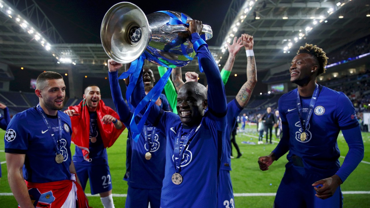 Kanté ergue a taça da Liga dos Campeões