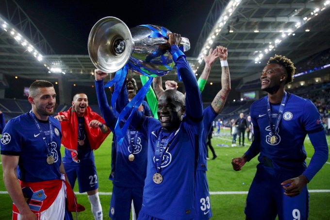 Kanté ergue a taça da Liga dos Campeões