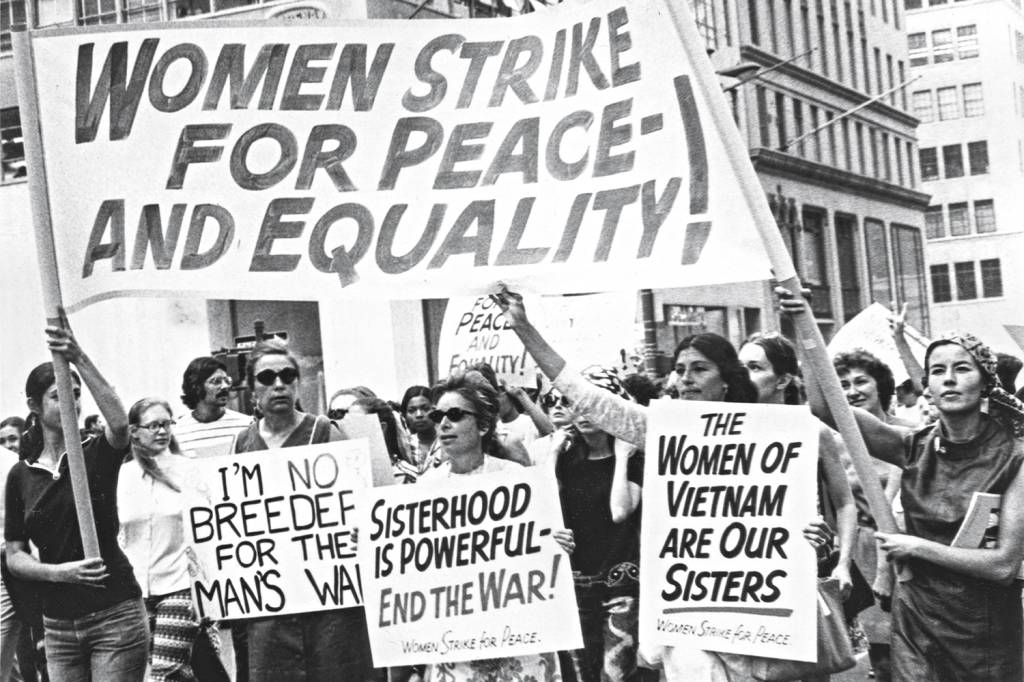 PASSEATA - Protesto por paz e igualdade em 1970 em Nova York: era de conquistas -