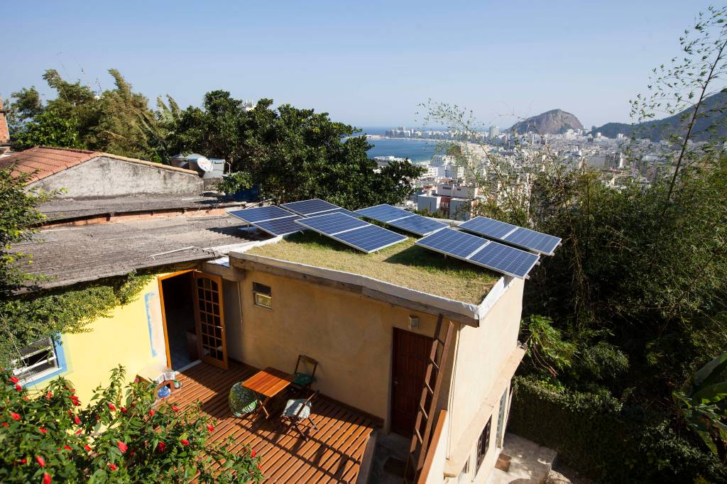 A queda de braço bilionária entre o governo e o setor de energia solar