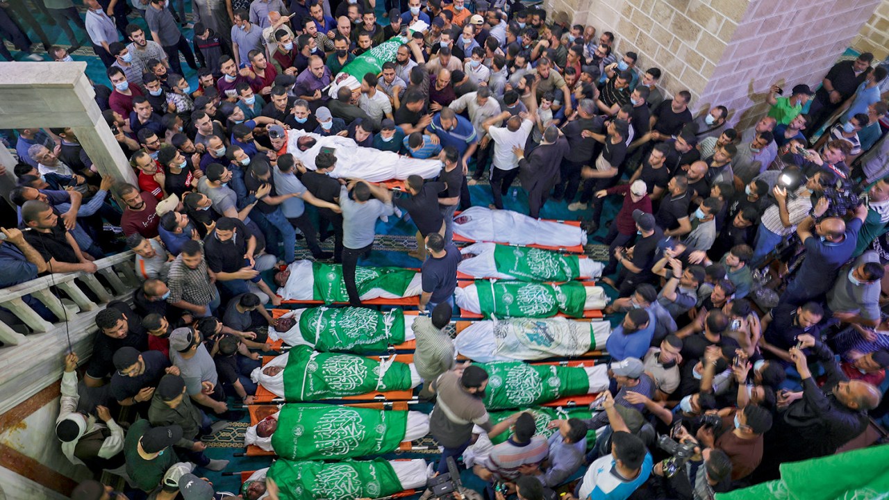 IMAGEM DA DOR - Funeral em Gaza: bombas caem em alvos precisos, mas matam centenas de civis -
