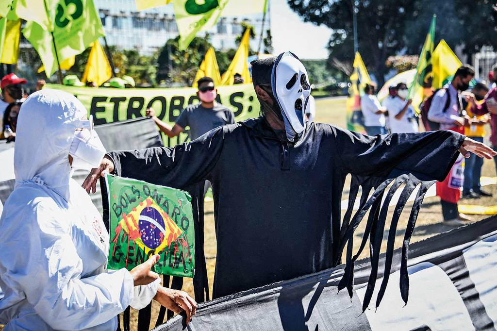 PÂNICO - Brasília, quarta-feira, dia 26: sindicatos criticam combate à pandemia e pedem auxílio emergencial de 600 reais -