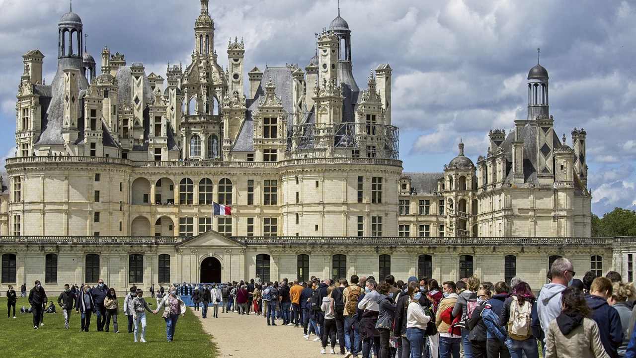 FILA BOA - Castelo de Chambord, na França: o país voltou a receber visitantes em seus museus e prédios históricos -