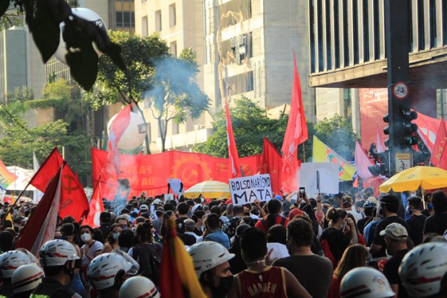 Movimentação na Avenida Paulista durante manifestação contra Jair Bolsonaro, em São Paulo -