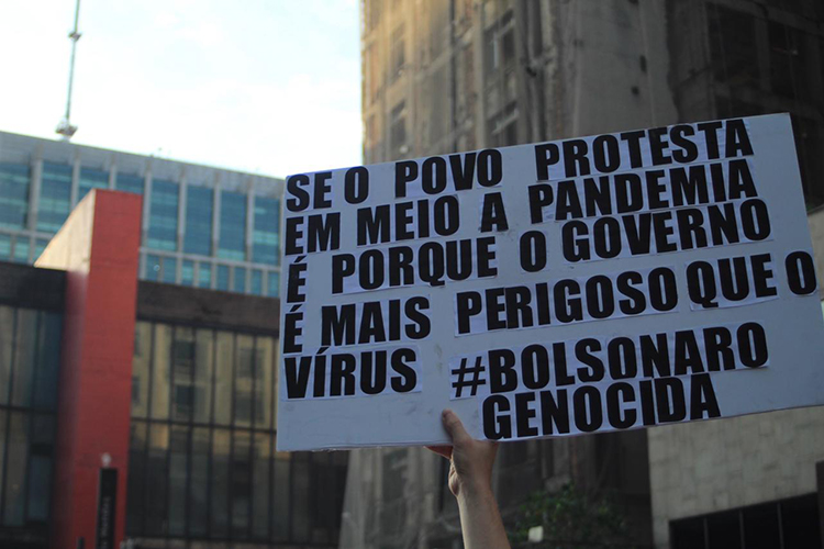 Movimentação na Avenida Paulista durante manifestação contra Jair Bolsonaro, em São Paulo -