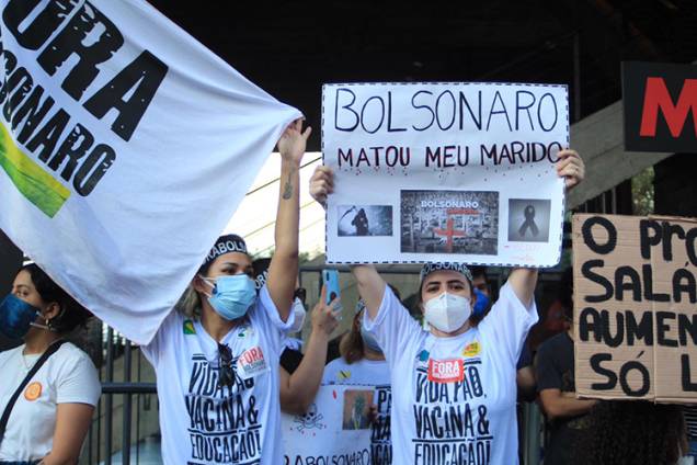Movimentação na Avenida Paulista durante manifestação contra Jair Bolsonaro, em São Paulo - Movimentação na Avenida Paulista durante manifestação contra Jair Bolsonaro, em São Paulo -
