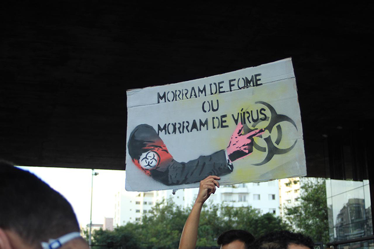 Movimentação na Avenida Paulista durante manifestação contra Jair Bolsonaro, em São Paulo -