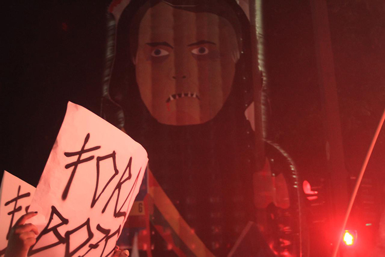 Boneco inflável em alusão a Jair Bolsonaro durante manifestação, em São Paulo - Boneco inflável em alusão a Jair Bolsonaro durante manifestação, em São Paulo -