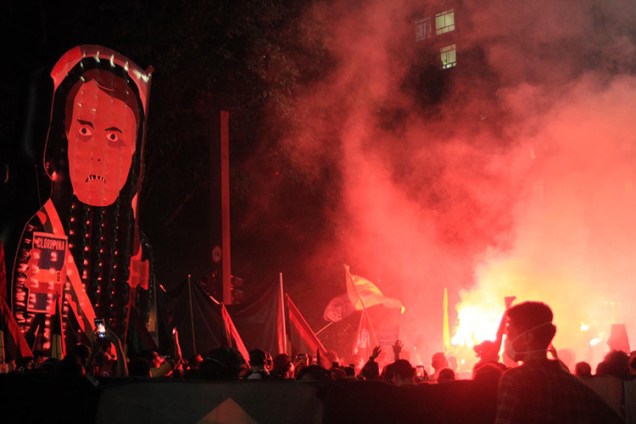 Boneco inflável em alusão a Jair Bolsonaro durante manifestação, em São Paulo -