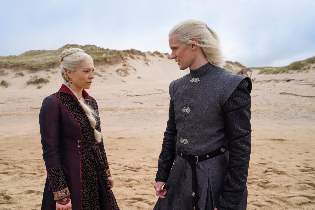 Emma D’Arcy como Princess Rhaenyra Targaryen e Matt Smith como Prince Daemon Targaryen na série 'House of The Dragon' -