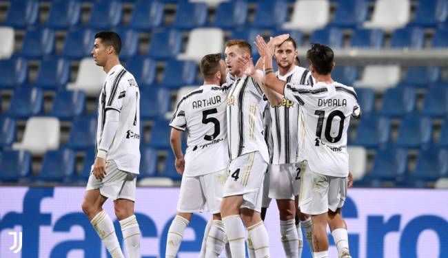 Jogadores da Juventus comemoram gol
