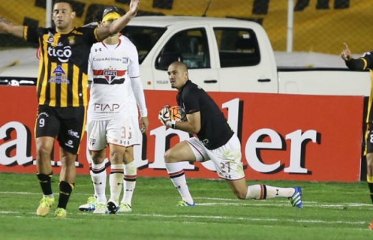 Maicon como goleiro do São Paulo